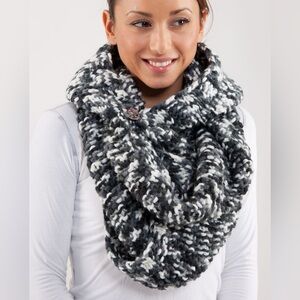 Lululemon Hickey Hider Scarf Black Coal White Space Dye